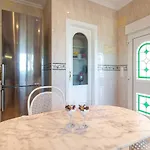 Madam Con Vistas Unicas دينايا